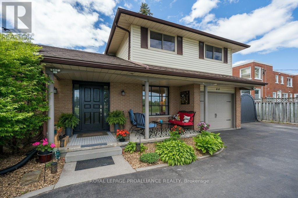 












44 SIDNEY STREET

,
Belleville (Belleville Ward),




Ontario
K8P3Y8

