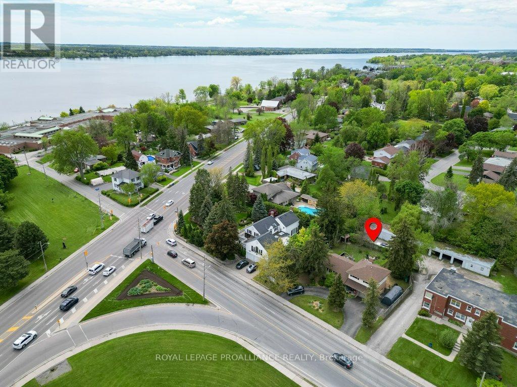 












44 SIDNEY STREET

,
Belleville (Belleville Ward),




Ontario
K8P3Y8

