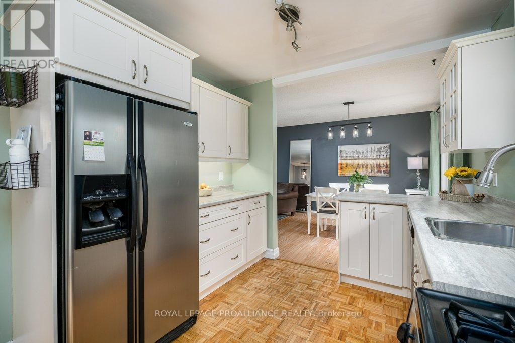 












44 SIDNEY STREET

,
Belleville (Belleville Ward),




Ontario
K8P3Y8

