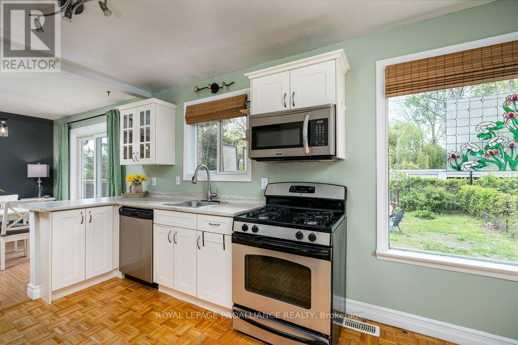 












44 SIDNEY STREET

,
Belleville (Belleville Ward),




Ontario
K8P3Y8

