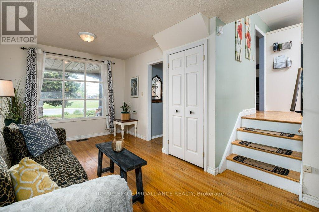 












44 SIDNEY STREET

,
Belleville (Belleville Ward),




Ontario
K8P3Y8

