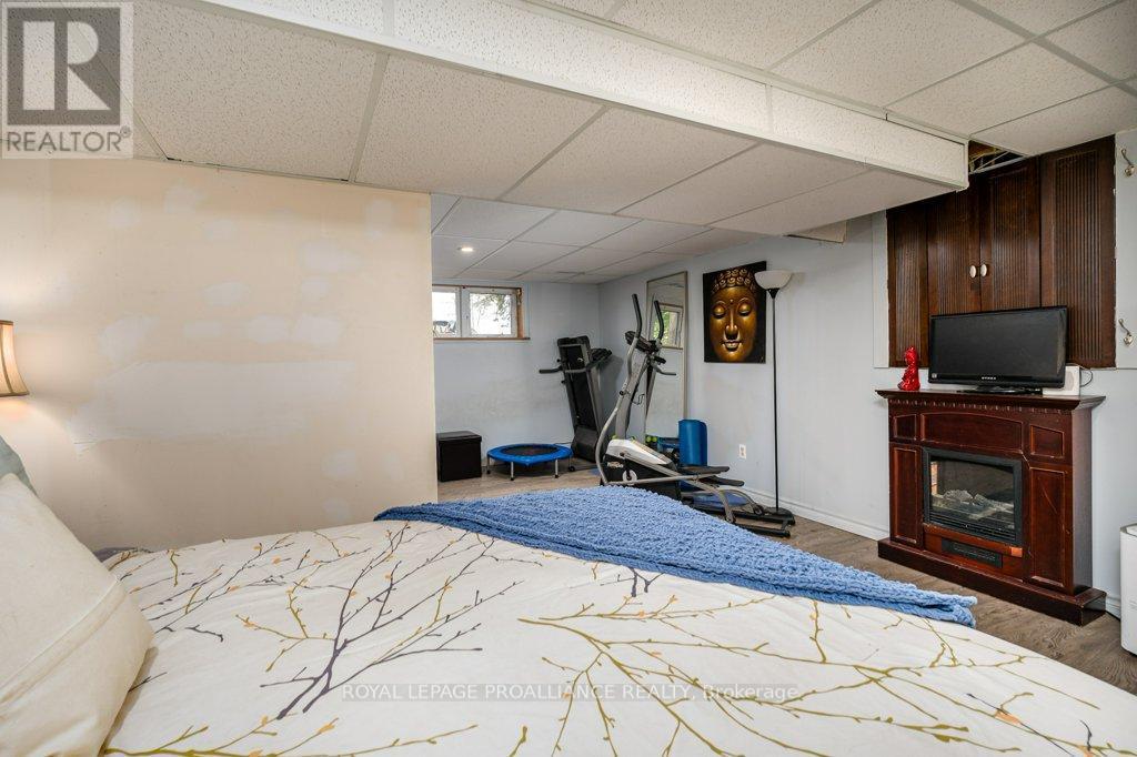 












44 SIDNEY STREET

,
Belleville (Belleville Ward),




Ontario
K8P3Y8

