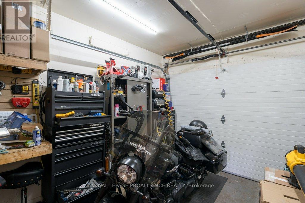 












44 SIDNEY STREET

,
Belleville (Belleville Ward),




Ontario
K8P3Y8

