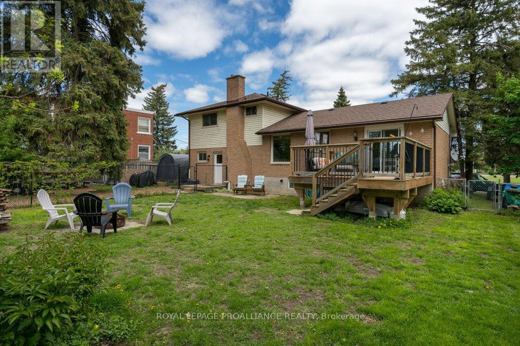 












44 SIDNEY STREET

,
Belleville (Belleville Ward),




Ontario
K8P3Y8

