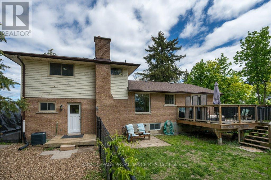 












44 SIDNEY STREET

,
Belleville (Belleville Ward),




Ontario
K8P3Y8

