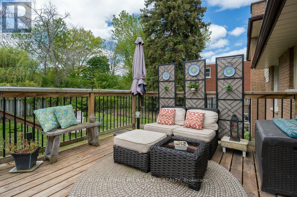 












44 SIDNEY STREET

,
Belleville (Belleville Ward),




Ontario
K8P3Y8

