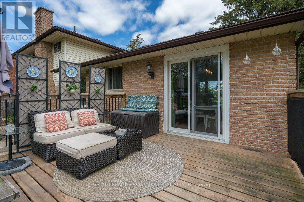 












44 SIDNEY STREET

,
Belleville (Belleville Ward),




Ontario
K8P3Y8

