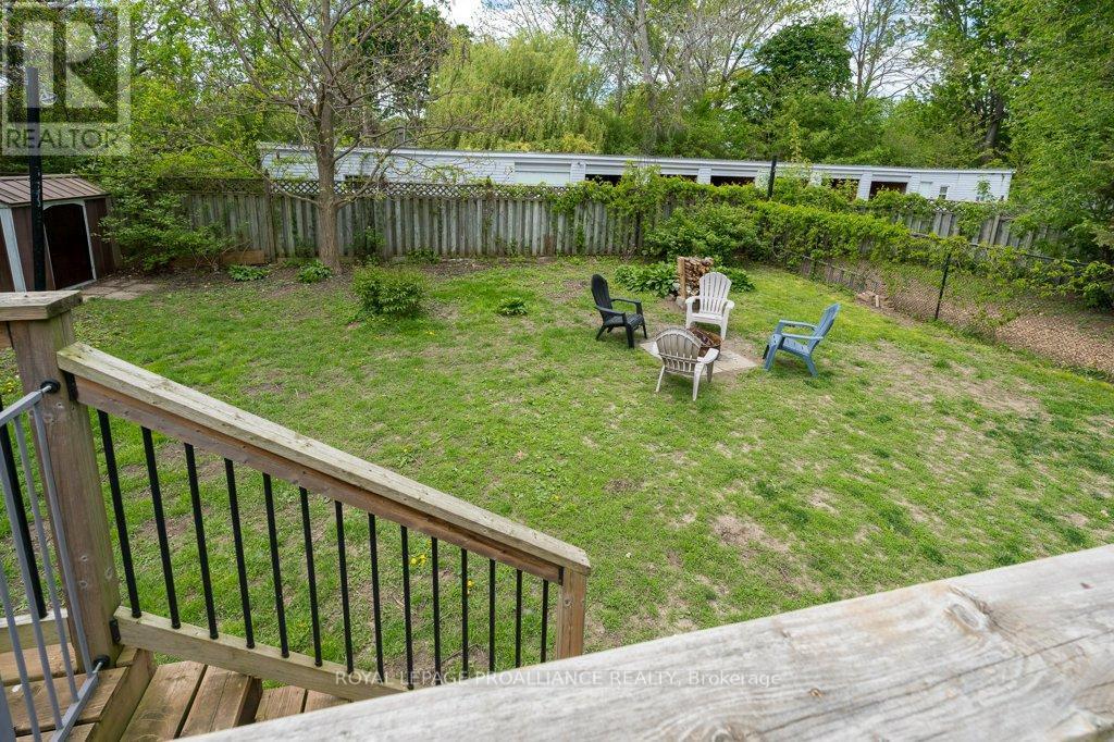 












44 SIDNEY STREET

,
Belleville (Belleville Ward),




Ontario
K8P3Y8

