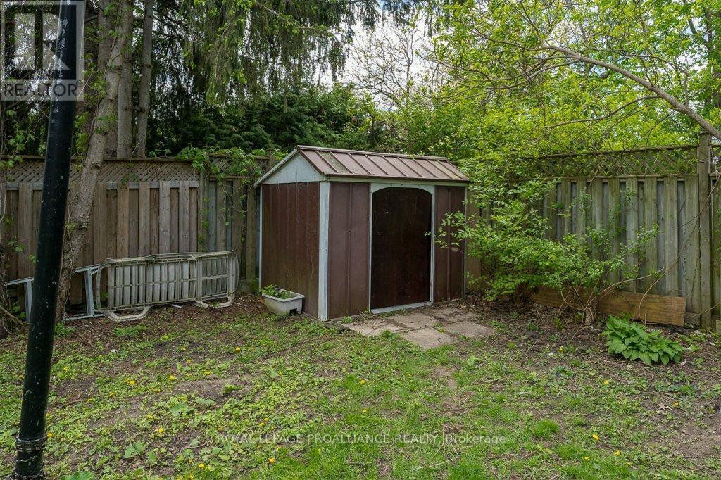 












44 SIDNEY STREET

,
Belleville (Belleville Ward),




Ontario
K8P3Y8

