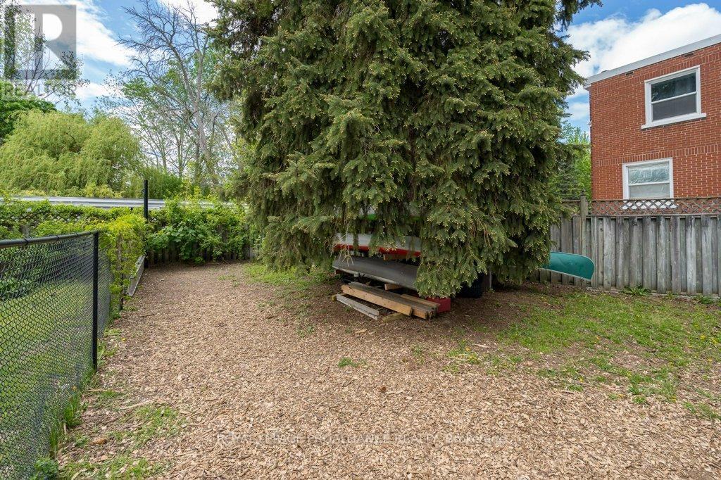 












44 SIDNEY STREET

,
Belleville (Belleville Ward),




Ontario
K8P3Y8

