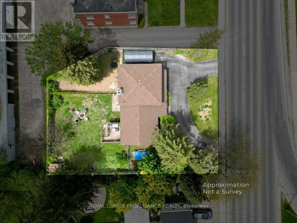 












44 SIDNEY STREET

,
Belleville (Belleville Ward),




Ontario
K8P3Y8

