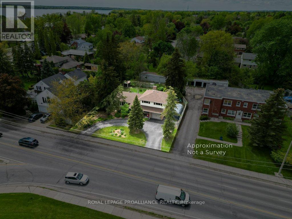 












44 SIDNEY STREET

,
Belleville (Belleville Ward),




Ontario
K8P3Y8

