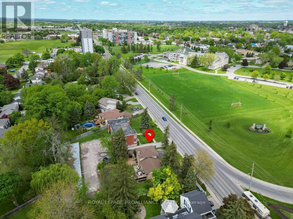












44 SIDNEY STREET

,
Belleville (Belleville Ward),




Ontario
K8P3Y8

