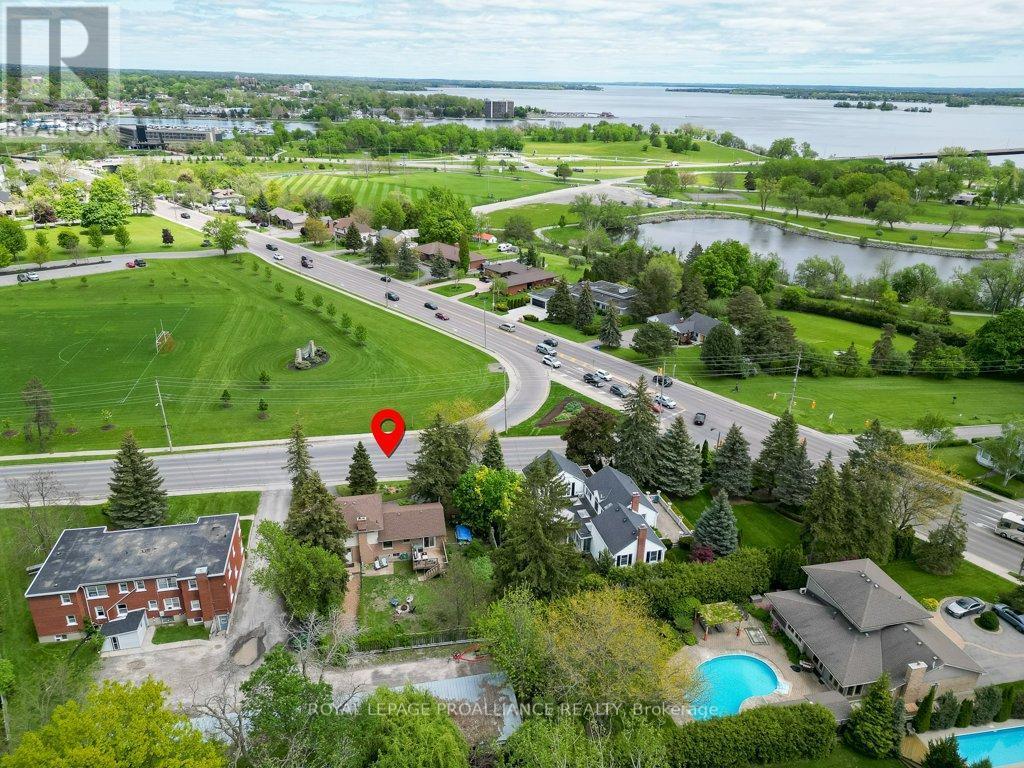 












44 SIDNEY STREET

,
Belleville (Belleville Ward),




Ontario
K8P3Y8

