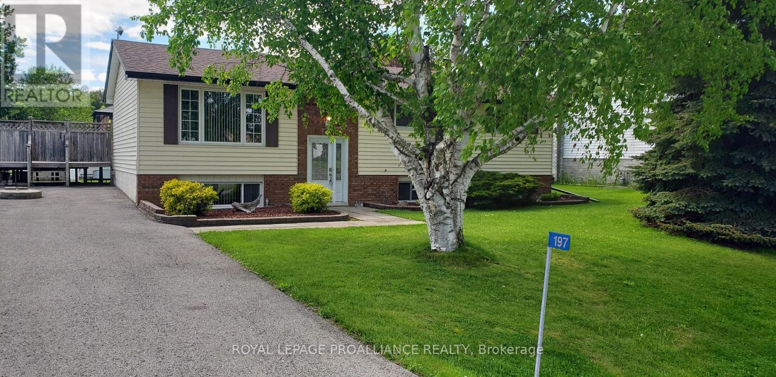 












197 CHATTERTON VALLEY CRESCENT

,
Quinte West (Sidney Ward),




Ontario
K0K2B0

