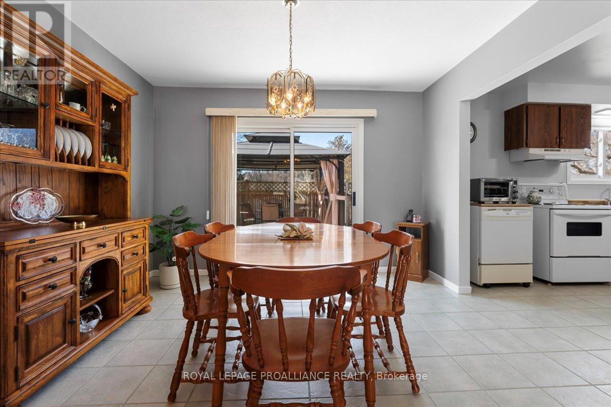 












197 CHATTERTON VALLEY CRESCENT

,
Quinte West (Sidney Ward),




Ontario
K0K2B0

