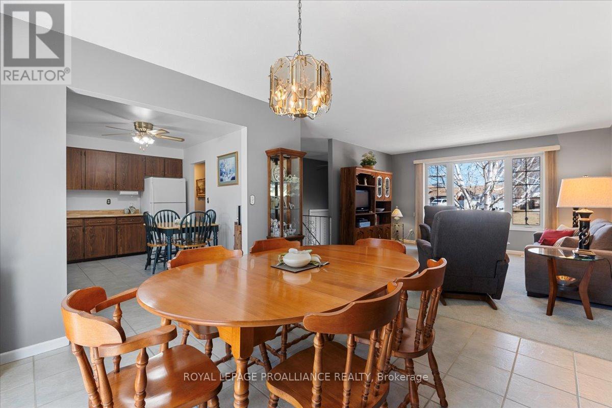












197 CHATTERTON VALLEY CRESCENT

,
Quinte West (Sidney Ward),




Ontario
K0K2B0

