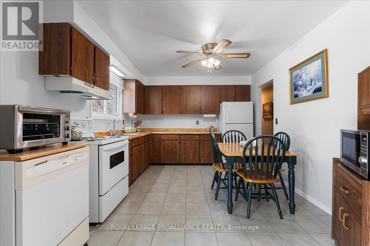 












197 CHATTERTON VALLEY CRESCENT

,
Quinte West (Sidney Ward),




Ontario
K0K2B0


