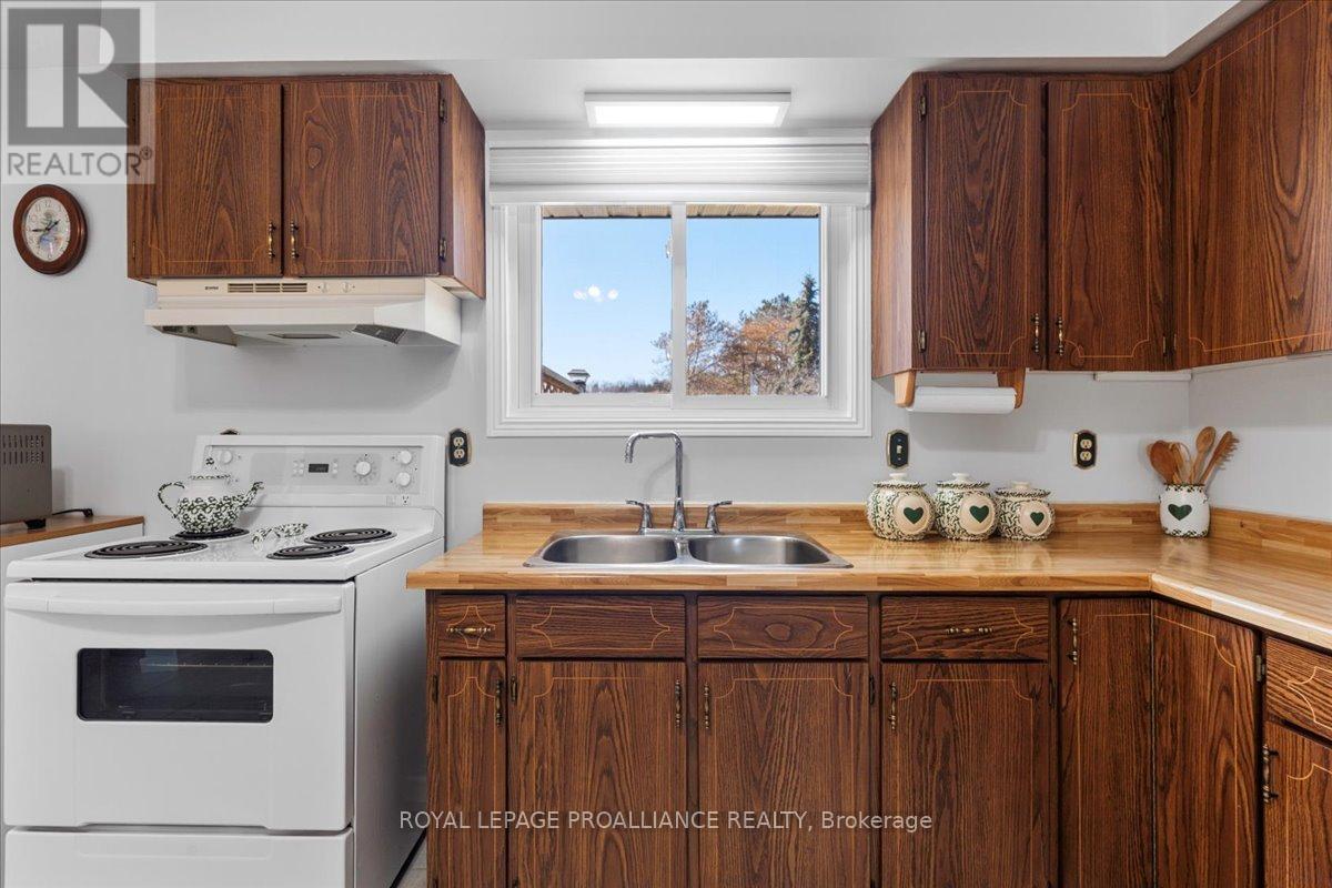 












197 CHATTERTON VALLEY CRESCENT

,
Quinte West (Sidney Ward),




Ontario
K0K2B0

