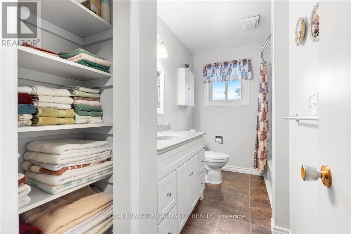 












197 CHATTERTON VALLEY CRESCENT

,
Quinte West (Sidney Ward),




Ontario
K0K2B0

