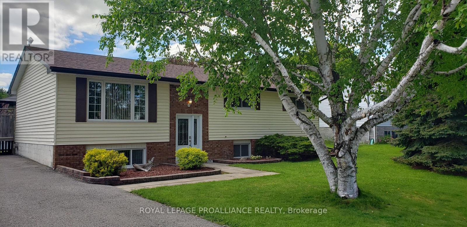 












197 CHATTERTON VALLEY CRESCENT

,
Quinte West (Sidney Ward),




Ontario
K0K2B0

