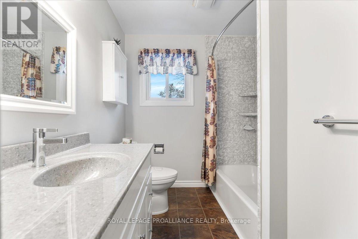 












197 CHATTERTON VALLEY CRESCENT

,
Quinte West (Sidney Ward),




Ontario
K0K2B0

