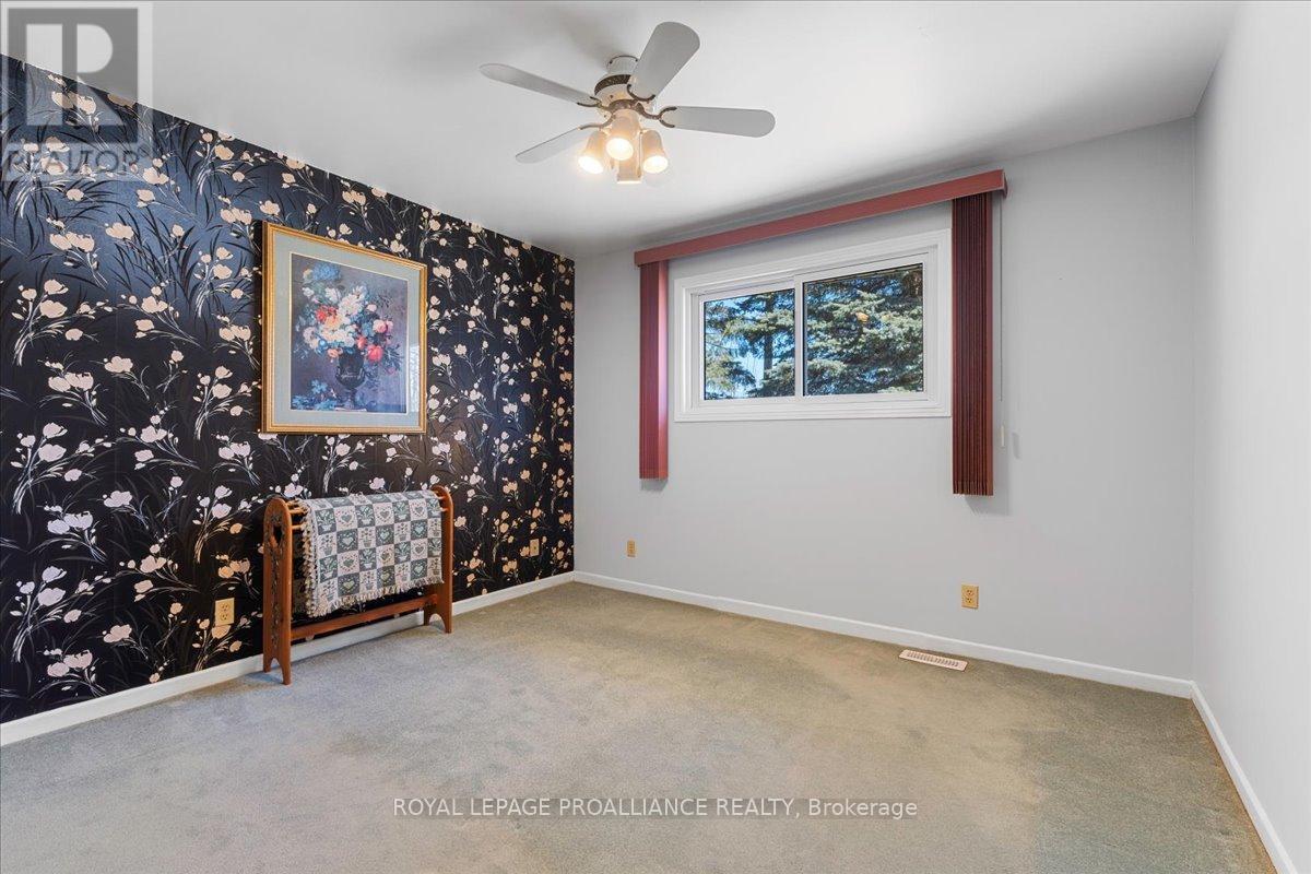 












197 CHATTERTON VALLEY CRESCENT

,
Quinte West (Sidney Ward),




Ontario
K0K2B0

