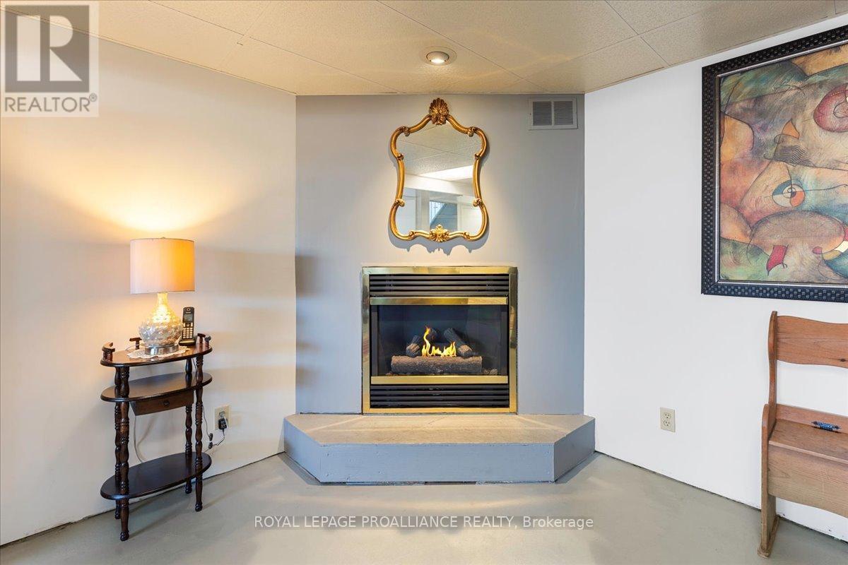 












197 CHATTERTON VALLEY CRESCENT

,
Quinte West (Sidney Ward),




Ontario
K0K2B0

