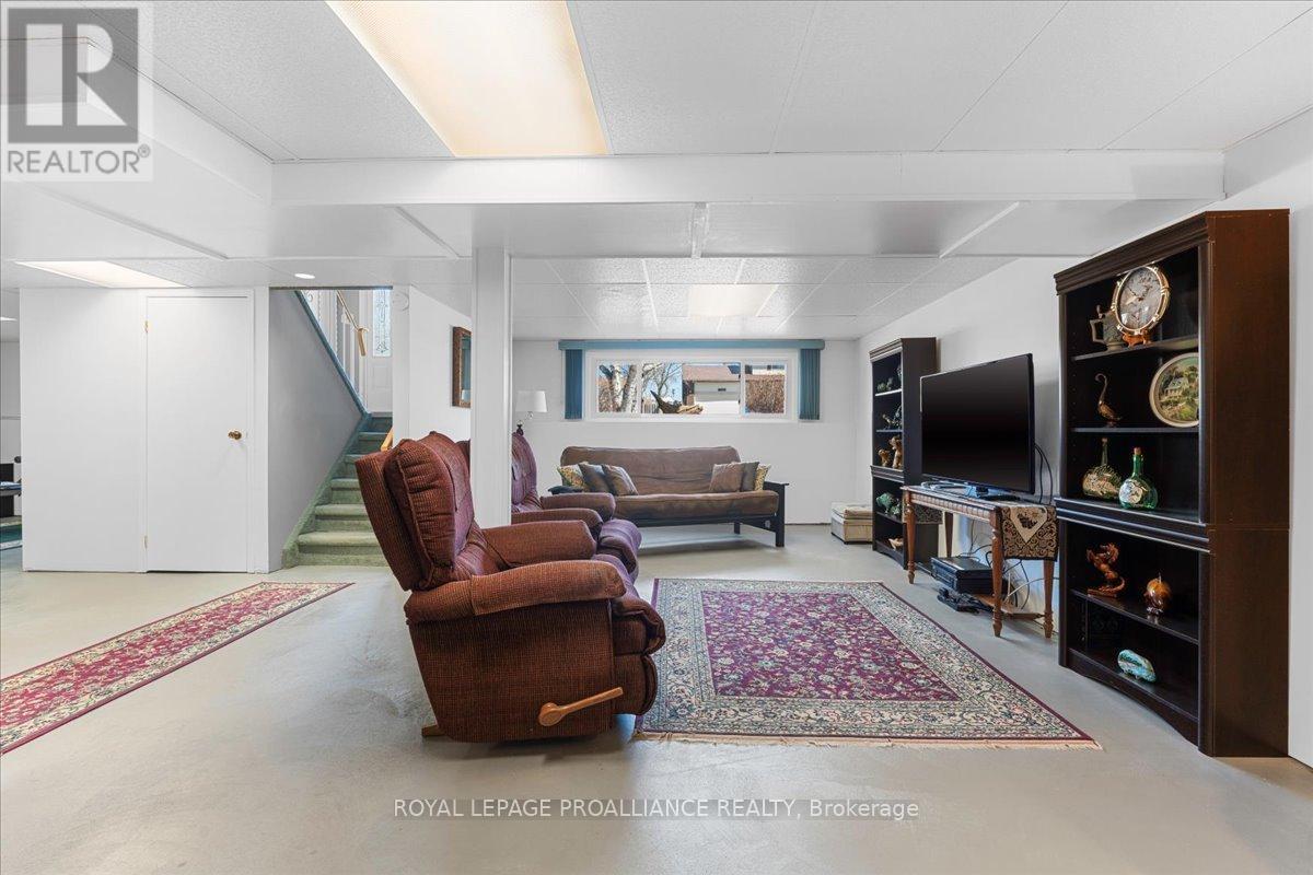 












197 CHATTERTON VALLEY CRESCENT

,
Quinte West (Sidney Ward),




Ontario
K0K2B0

