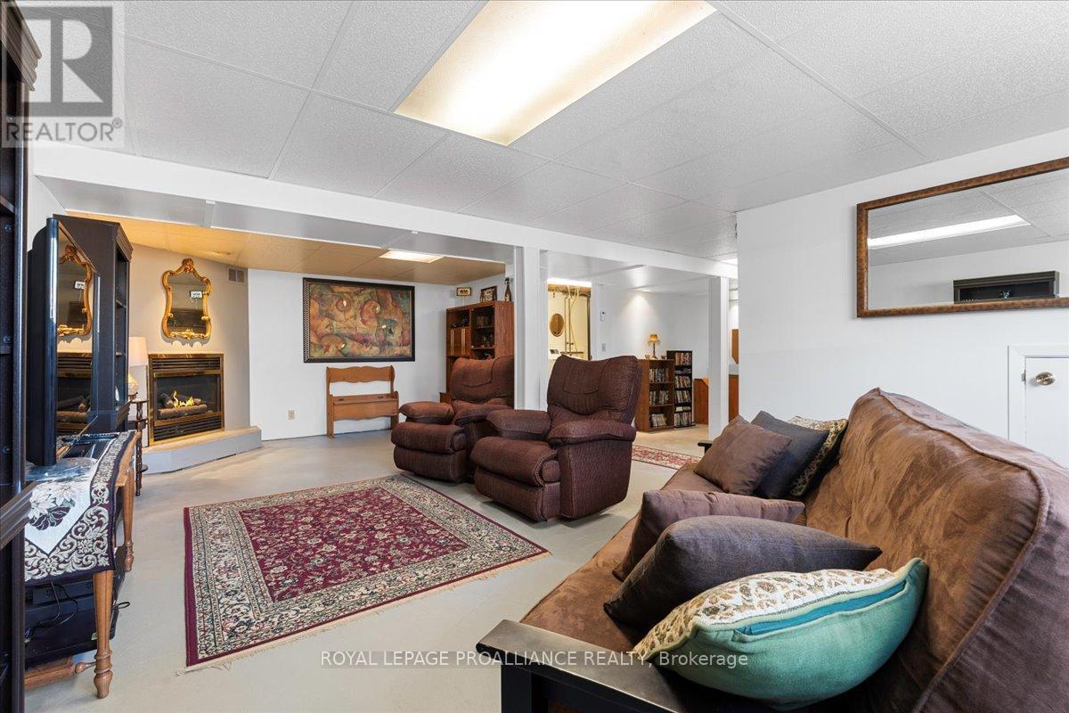 












197 CHATTERTON VALLEY CRESCENT

,
Quinte West (Sidney Ward),




Ontario
K0K2B0

