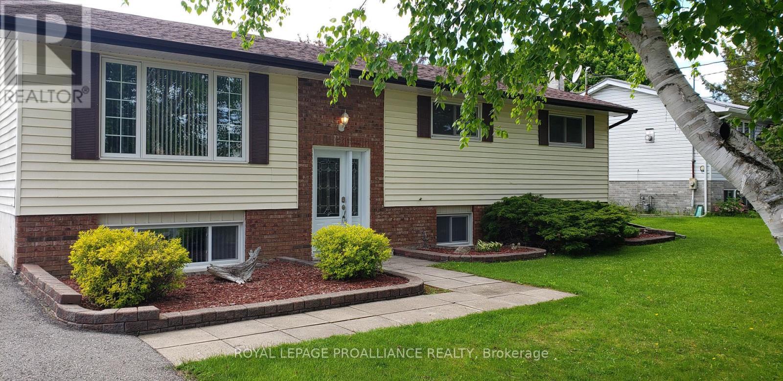 












197 CHATTERTON VALLEY CRESCENT

,
Quinte West (Sidney Ward),




Ontario
K0K2B0

