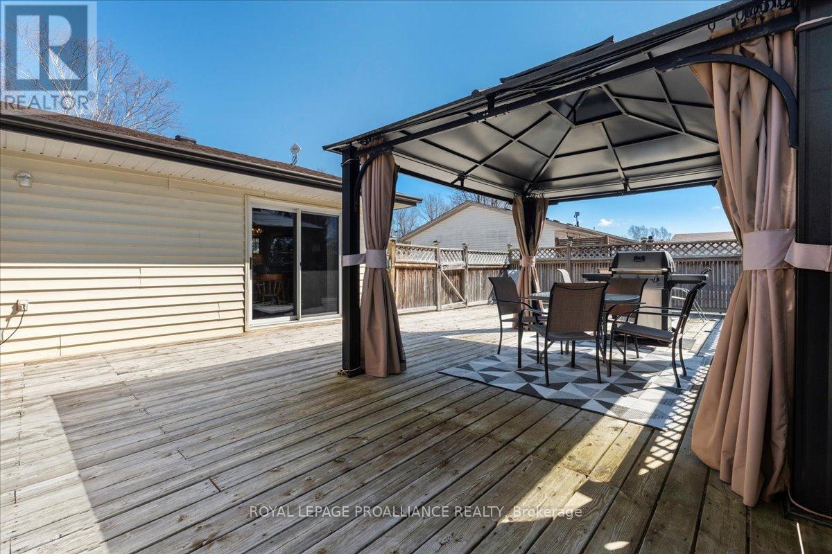












197 CHATTERTON VALLEY CRESCENT

,
Quinte West (Sidney Ward),




Ontario
K0K2B0


