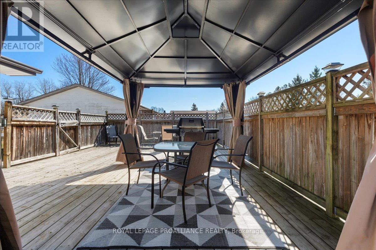 












197 CHATTERTON VALLEY CRESCENT

,
Quinte West (Sidney Ward),




Ontario
K0K2B0

