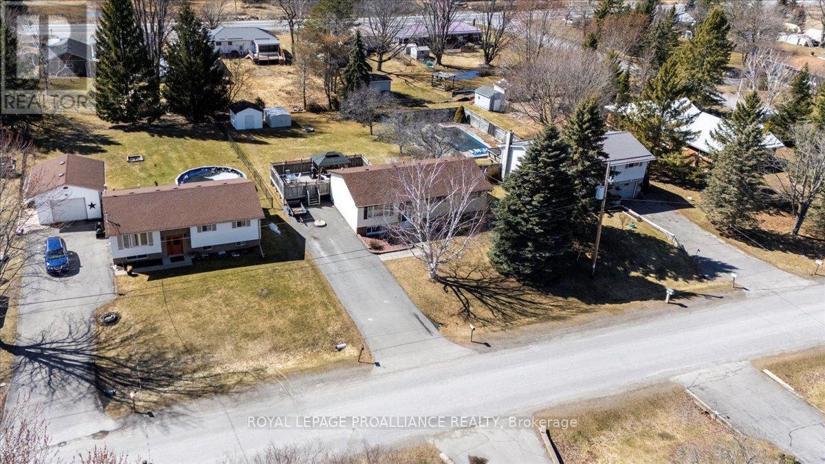 












197 CHATTERTON VALLEY CRESCENT

,
Quinte West (Sidney Ward),




Ontario
K0K2B0

