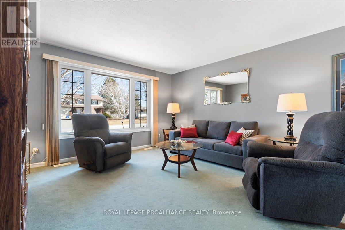 












197 CHATTERTON VALLEY CRESCENT

,
Quinte West (Sidney Ward),




Ontario
K0K2B0

