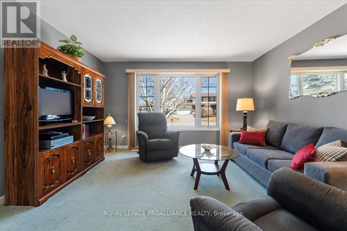 












197 CHATTERTON VALLEY CRESCENT

,
Quinte West (Sidney Ward),




Ontario
K0K2B0

