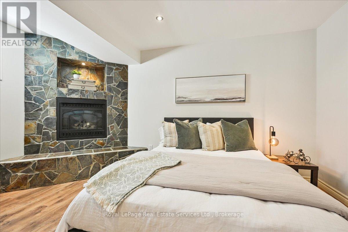












1331 TREELAND STREET

,
Burlington (Freeman),




Ontario
L7R3T5

