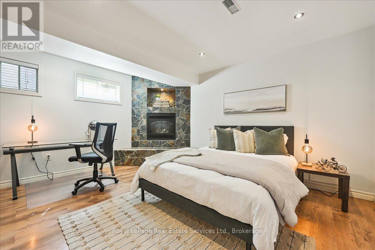 












1331 TREELAND STREET

,
Burlington (Freeman),




Ontario
L7R3T5

