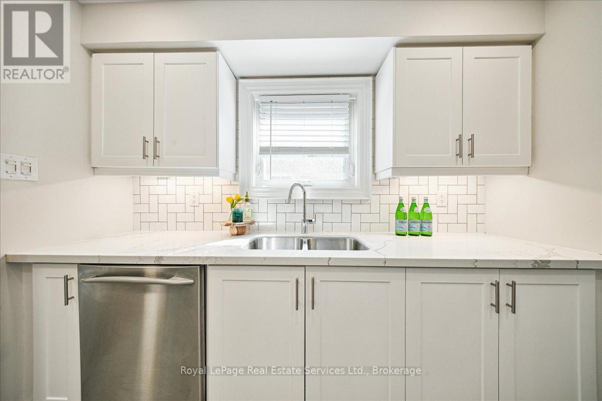 












1331 TREELAND STREET

,
Burlington (Freeman),




Ontario
L7R3T5

