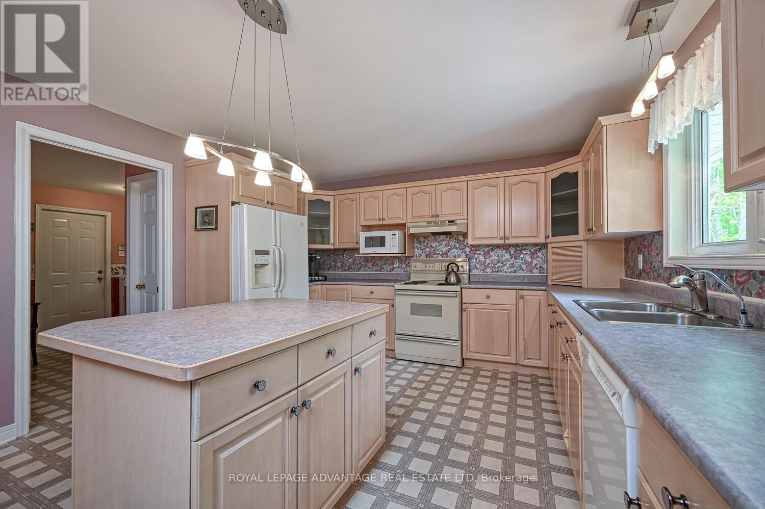 












3 SOUTH POINT DRIVE

,
Rideau Lakes,




Ontario
K7A4S5

