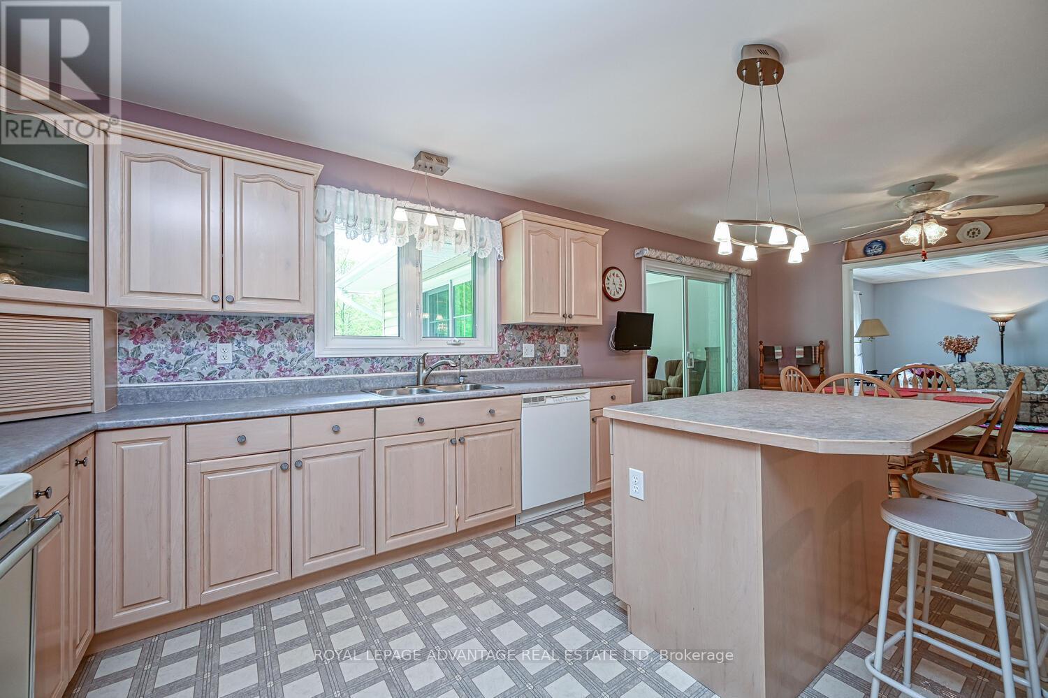 












3 SOUTH POINT DRIVE

,
Rideau Lakes,




Ontario
K7A4S5

