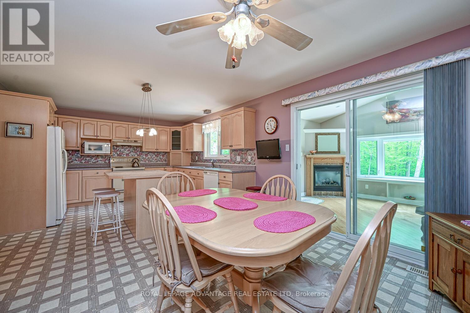 












3 SOUTH POINT DRIVE

,
Rideau Lakes,




Ontario
K7A4S5

