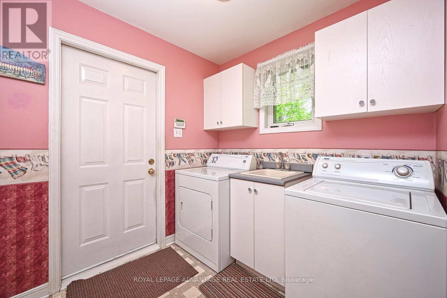 












3 SOUTH POINT DRIVE

,
Rideau Lakes,




Ontario
K7A4S5

