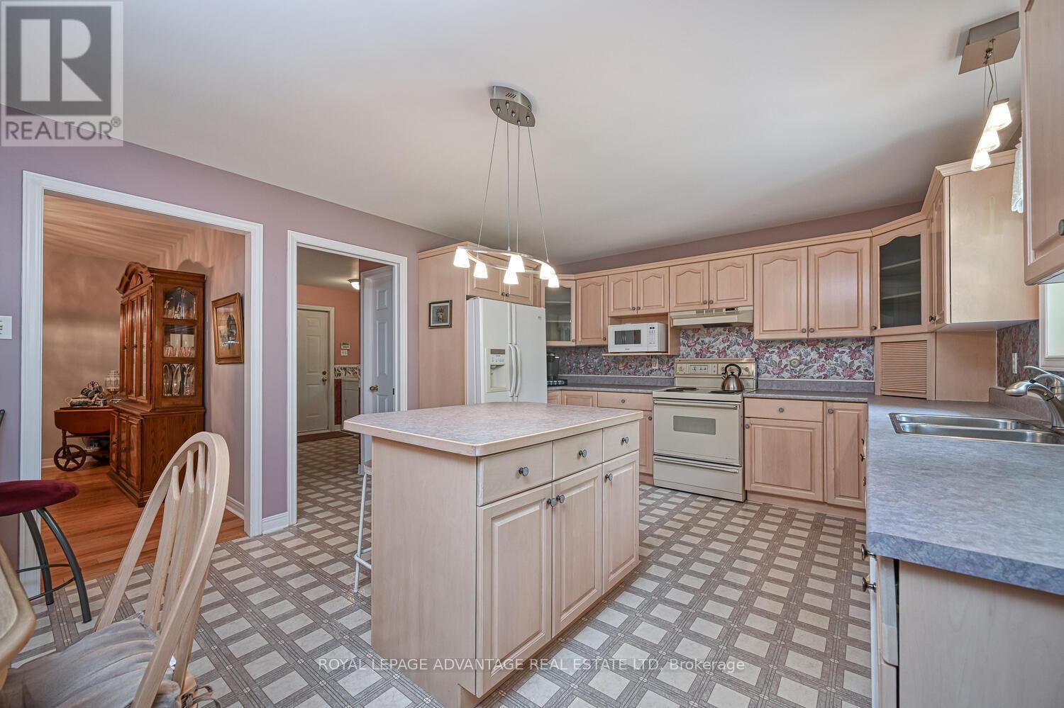 












3 SOUTH POINT DRIVE

,
Rideau Lakes,




Ontario
K7A4S5

