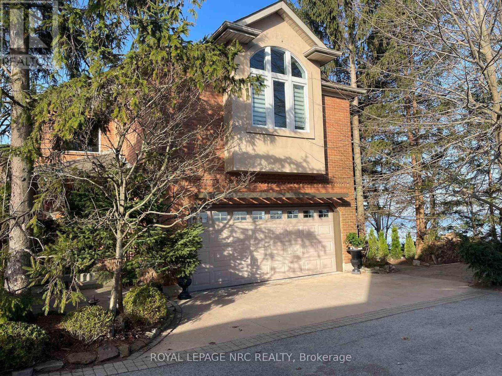 












11 ABBEY AVENUE

,
St. Catharines (Port Dalhousie),




Ontario
L2N5J5

