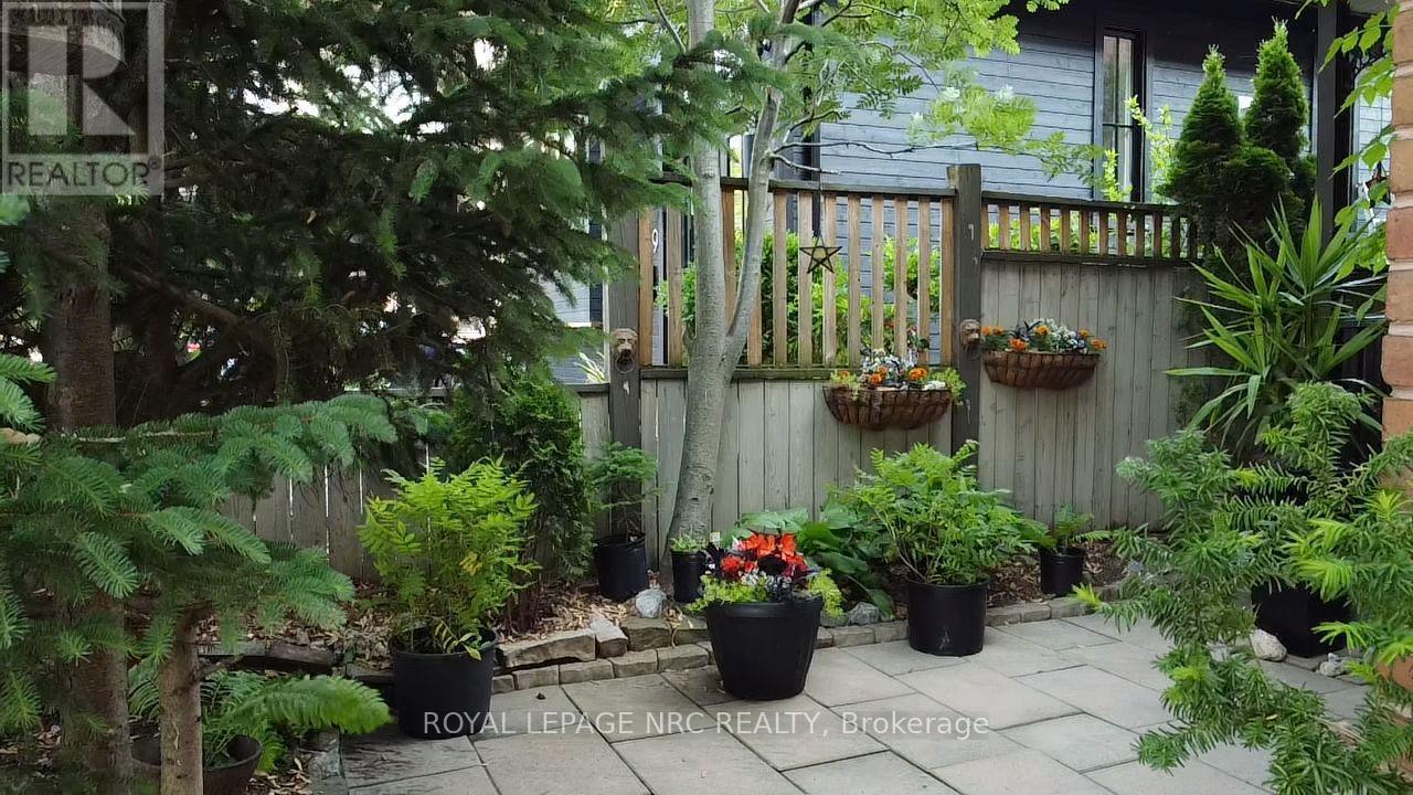 












11 ABBEY AVENUE

,
St. Catharines (Port Dalhousie),




Ontario
L2N5J5

