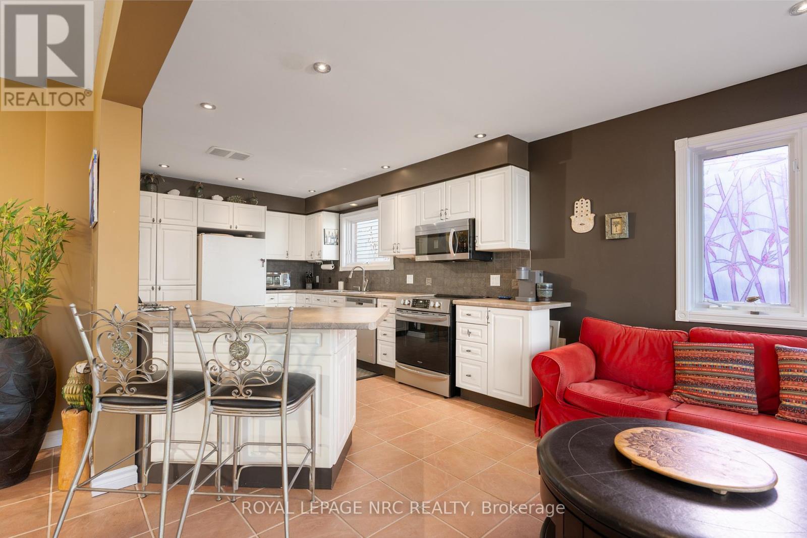 












11 ABBEY AVENUE

,
St. Catharines (Port Dalhousie),




Ontario
L2N5J5

