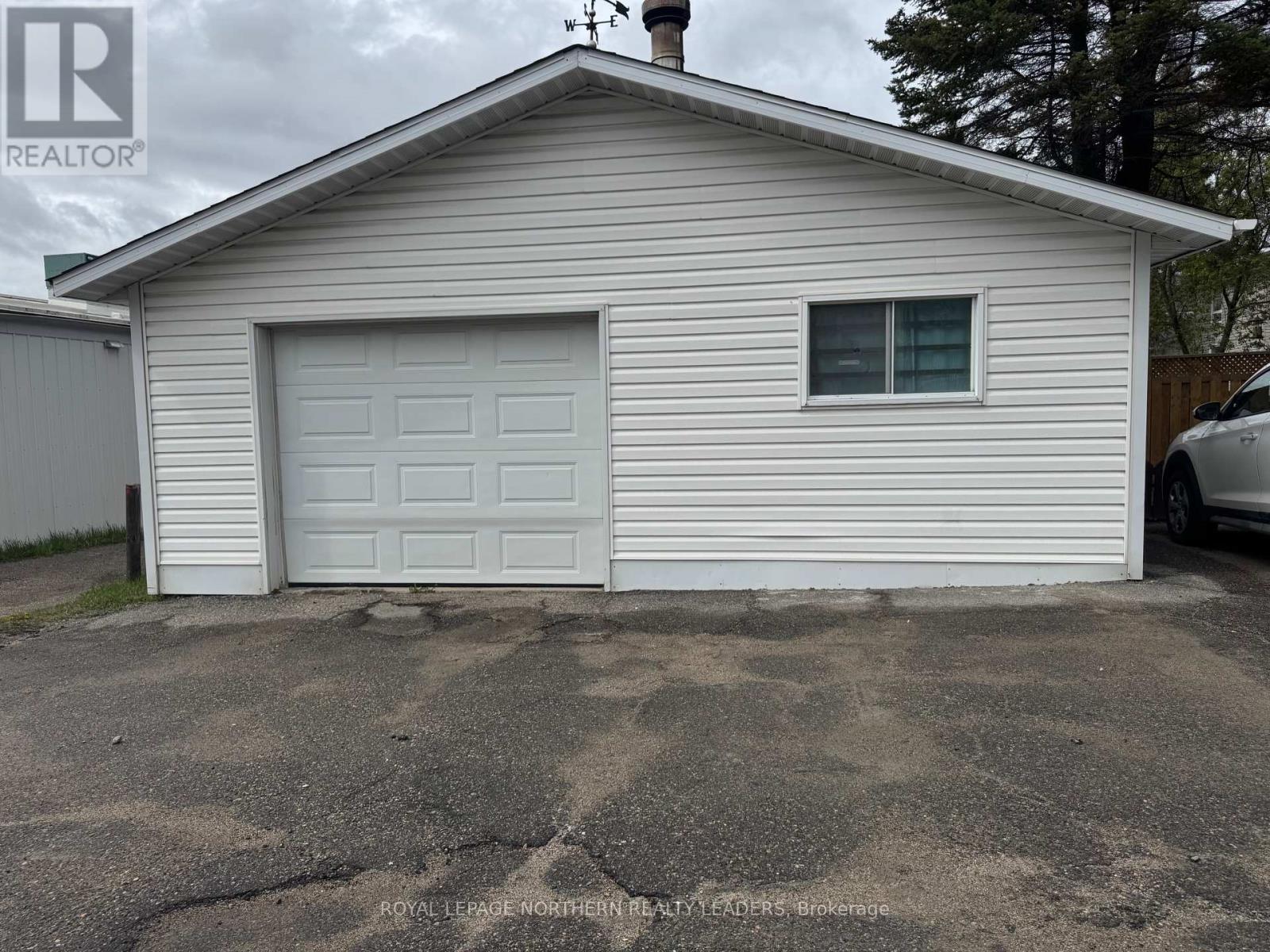 












63 ELM STREET N

,
Timmins (TNE - Central),




Ontario
P4N6A4

