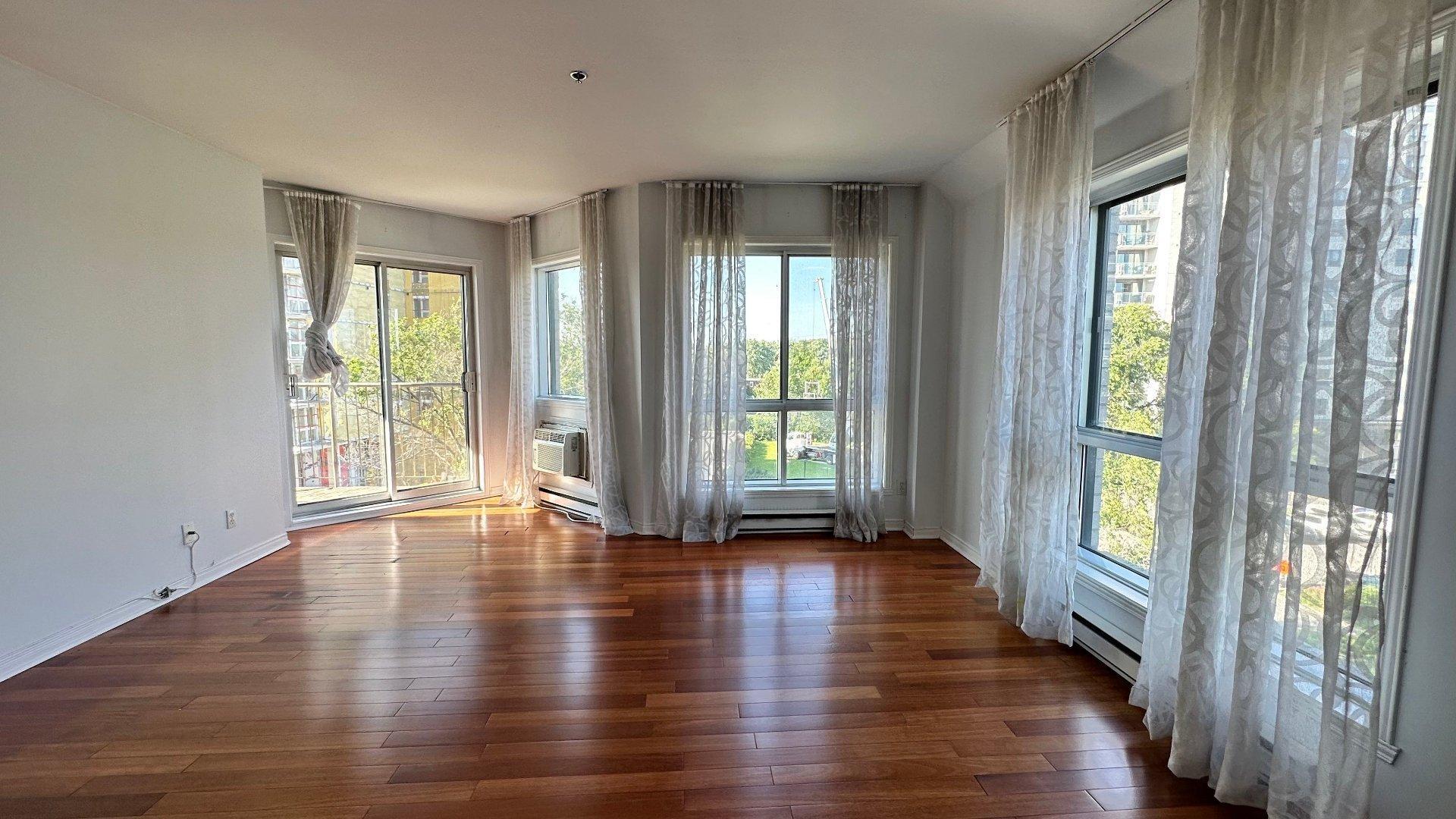 









7680


Boul. Marie-Victorin

, 706,
Brossard,




QC
J4W1M2

