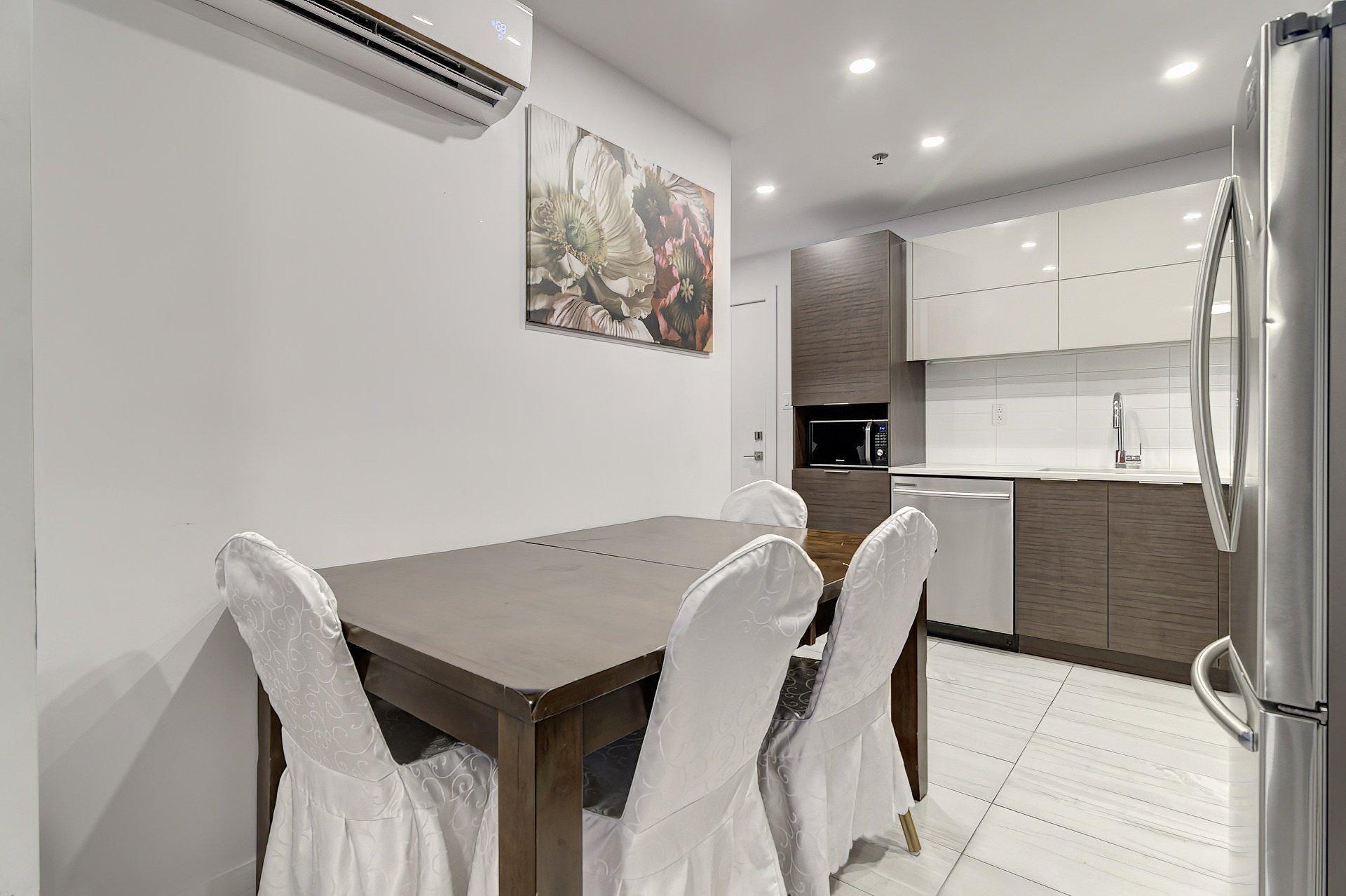 









2001


Av. Beaconsfield

, 314,
Montréal (Côte-des-Neiges/Notre-Dame-de-Grâce),




QC
H4A2G7

